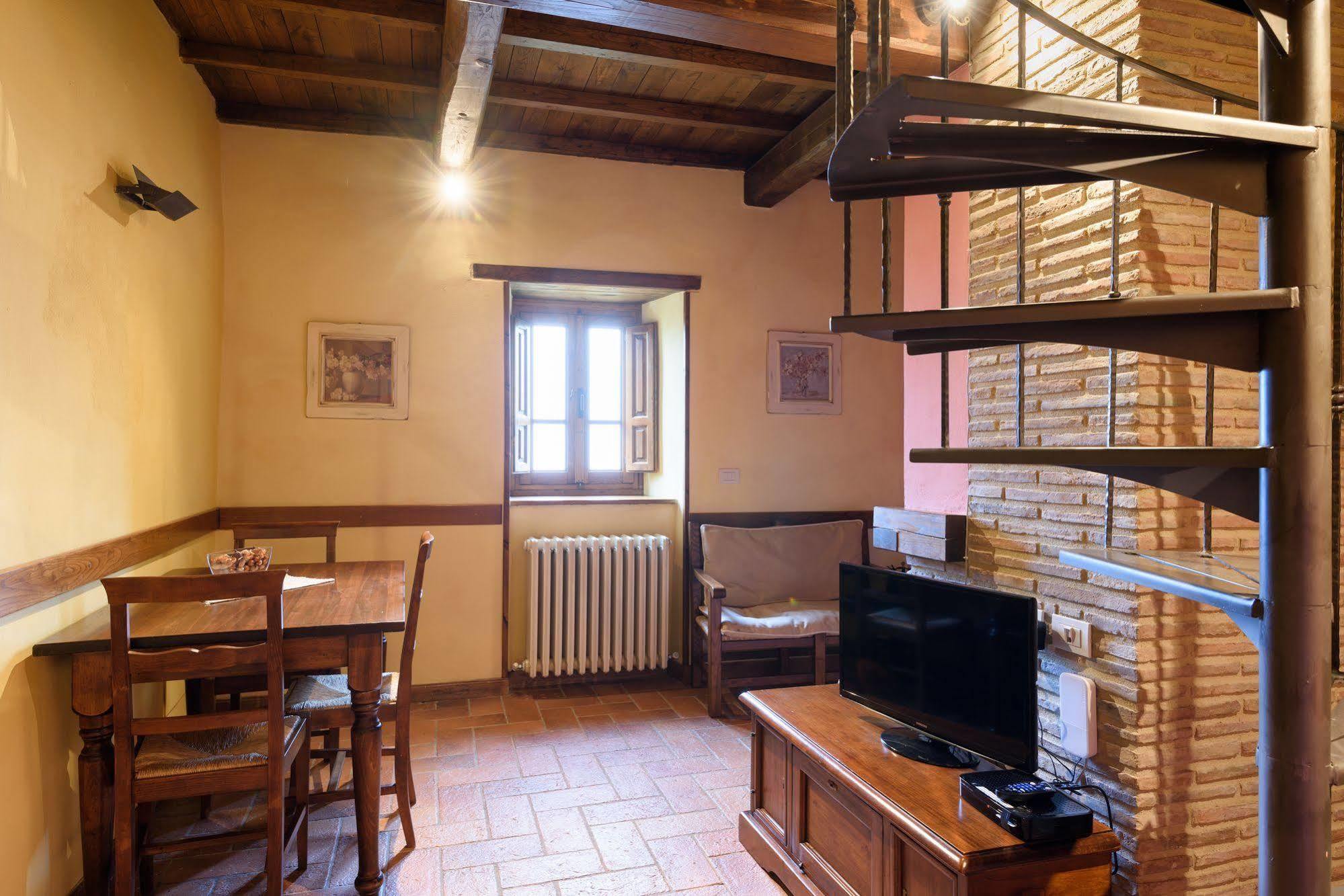 Borgo Dei Corsi Holiday House 雷吉奥洛 外观 照片